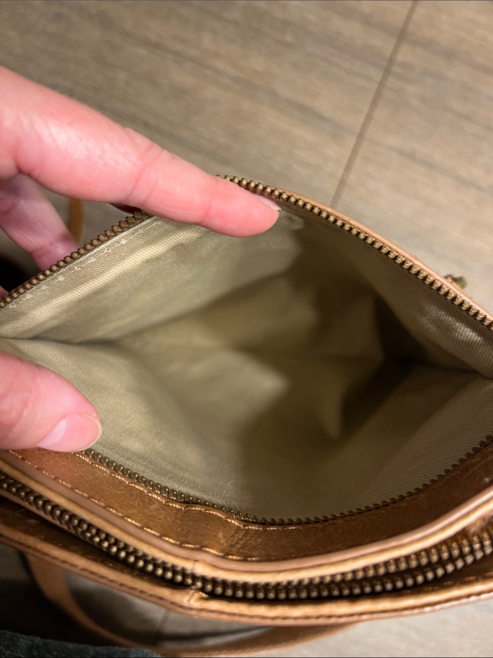 Lucky Brand leather crossbody purse - Picture 16 of 17